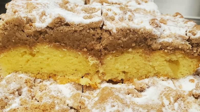 Homemade Crumb Cake (4 Pack).